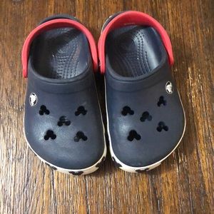 mickey mouse crocs